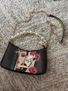 Nicole Lee Black Graphic Pearl-Handle Shoulder Bag